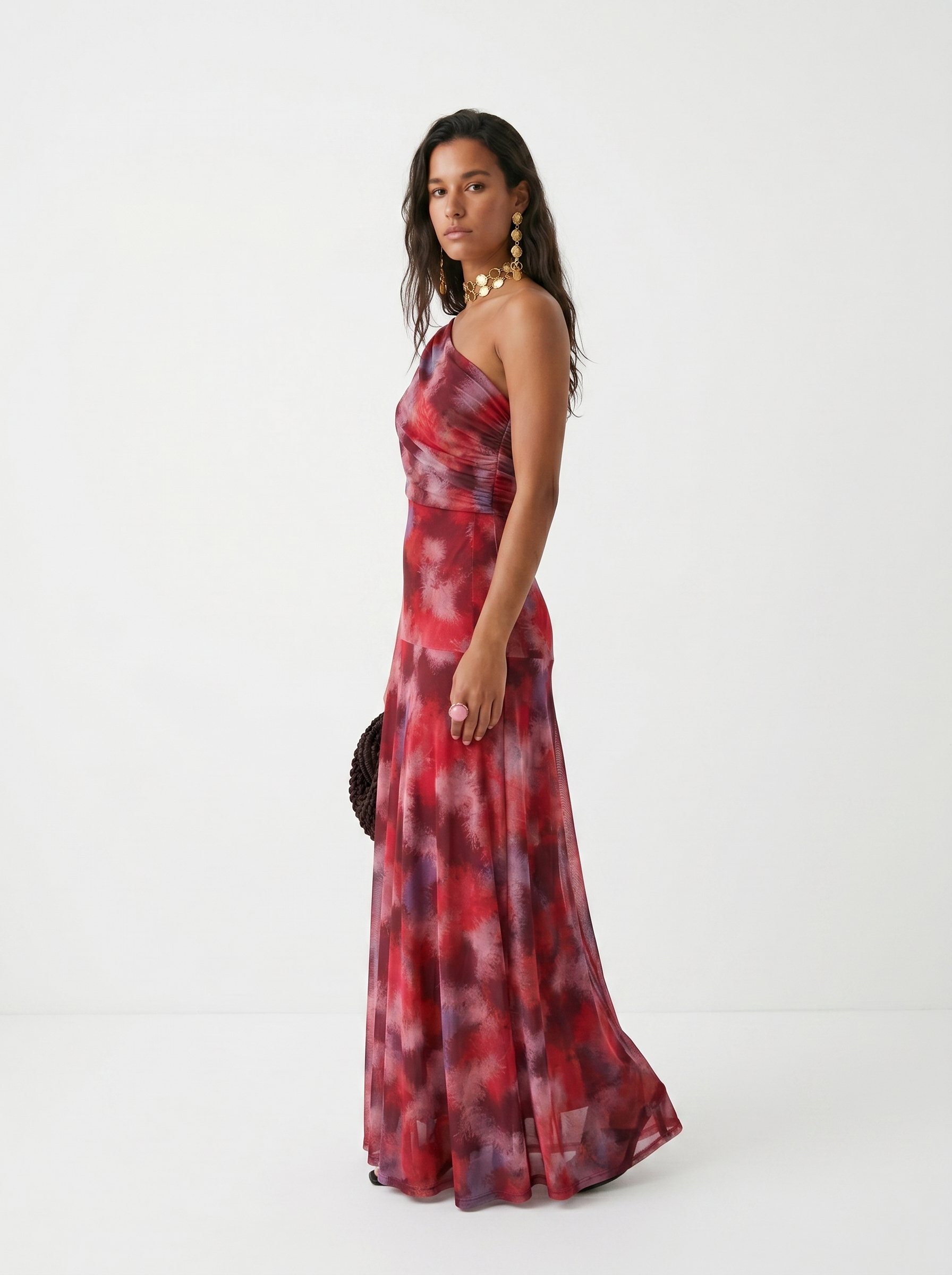 Maxikleid für Damen in eleganter Ausführung mit Off-Shoulder-Detail und langem Rock