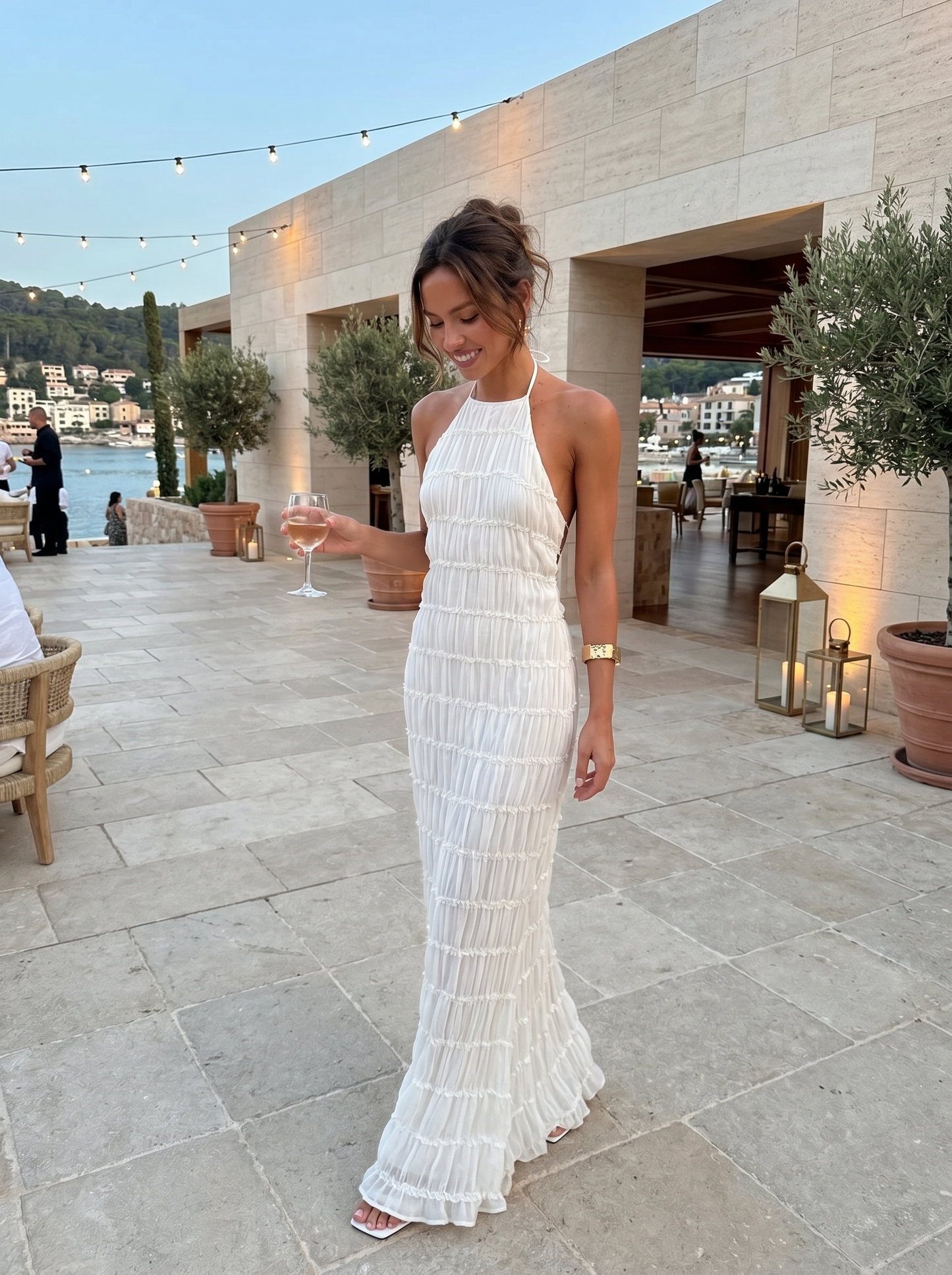 Damen Maxikleid mit Halterneck und Volants in ganzer Länge