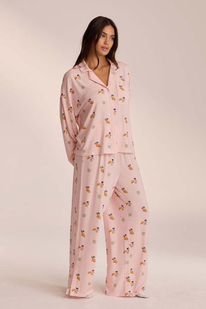 Damen Outfit-Set mit Mini-Print und weiter Hose in stilvoller Gesamtansicht