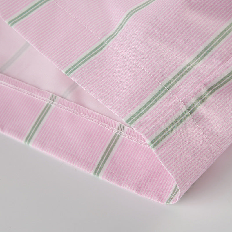 Damen Shorts mit Colorblock-Streifen als Gesamtansicht auf neutralem Hintergrund