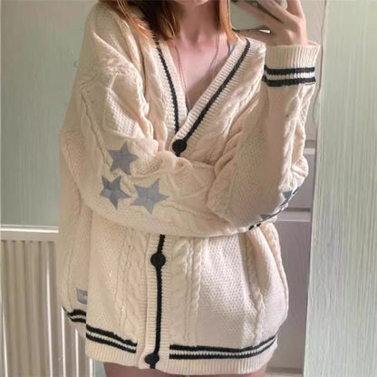 Damen-Cardigan im Oversized-Schnitt mit Zopfstrick und Sternapplikationen