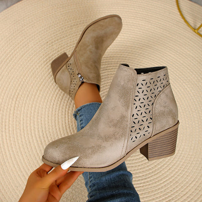 Vorderansicht der Damen-Stiefelette mit feinen Laser-Cut-Details