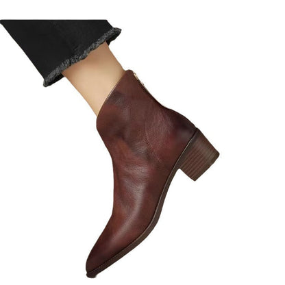 Rückansicht der Chelsea-Stiefelette mit mittelhohem Blockabsatz