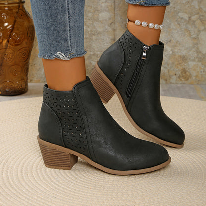 Detailansicht der Laser-Cut-Perforation an der Damen-Stiefelette