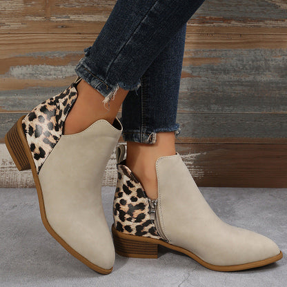 Damenstiefel mit Leopardenmuster an Ferse und Schaft