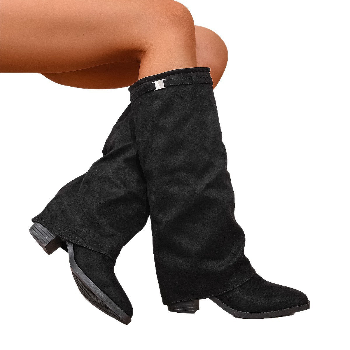 Detailansicht der spitzen Zehenpartie der Damenstiefel