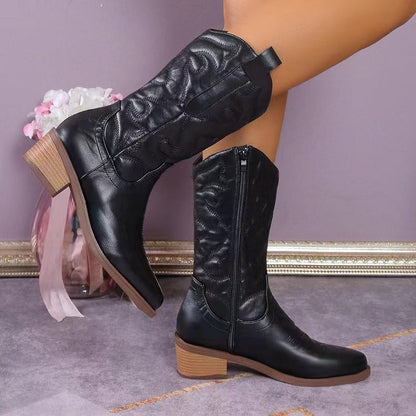 Detailansicht des mittelhohen Blockabsatzes der Cowboystiefel