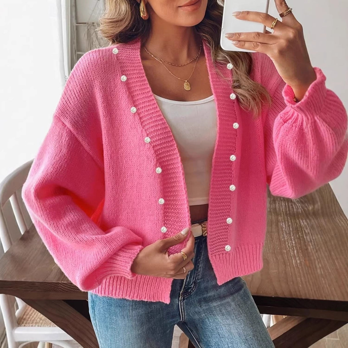 Eleganter Strickcardigan für Damen mit dekorativen Perlenknöpfen