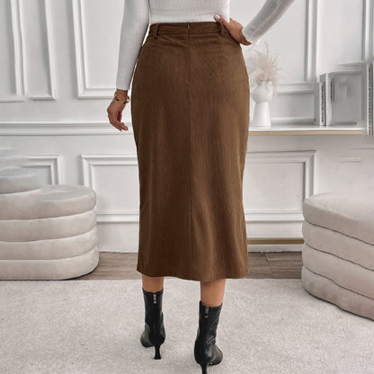Rückansicht des Damen Cord Midirocks mit schlichtem Design