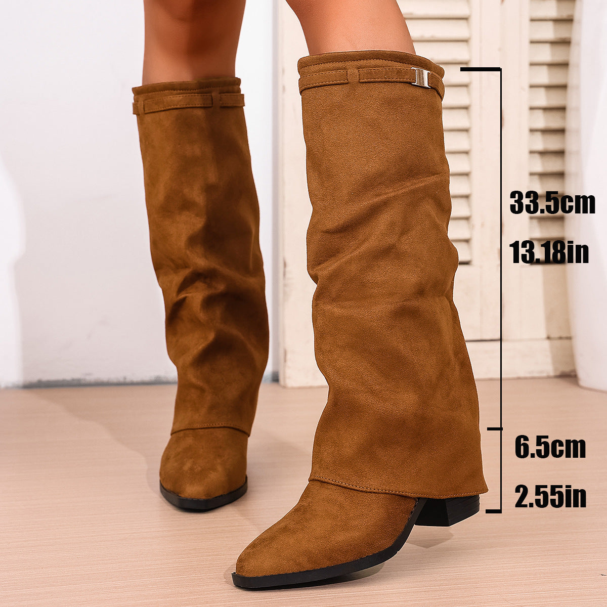 Damenstiefel mit niedrigem Blockabsatz und spitzem Zehenbereich