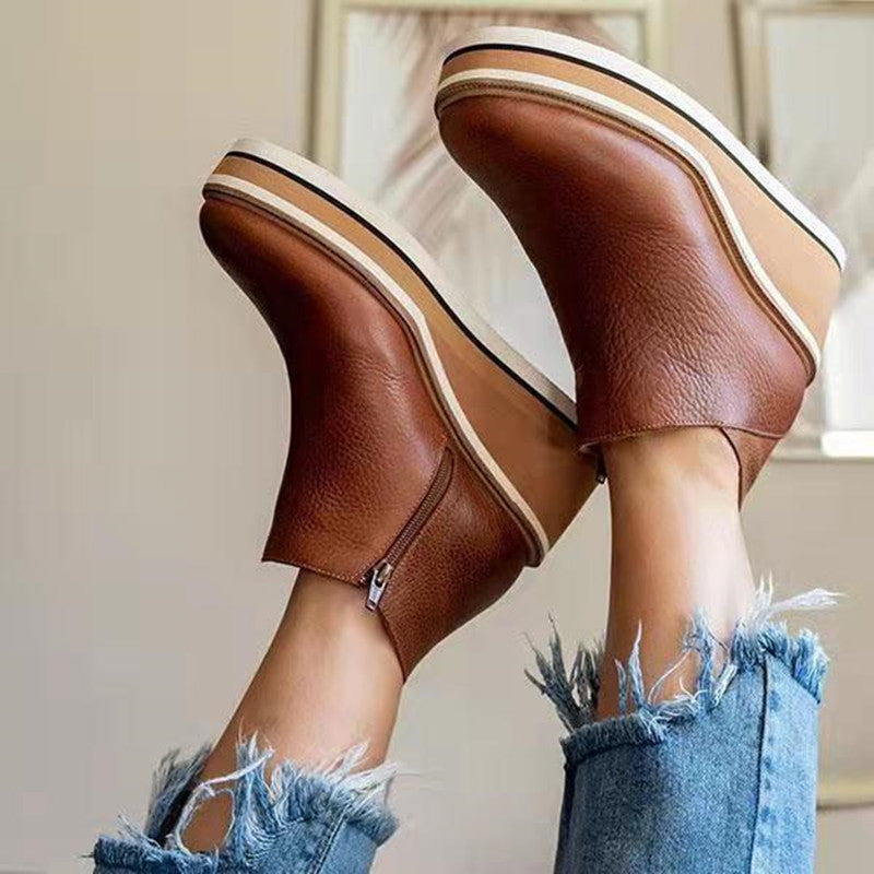 Damenstiefelette mit elastischen Einstiegsleisten für einen bequemen Einstieg