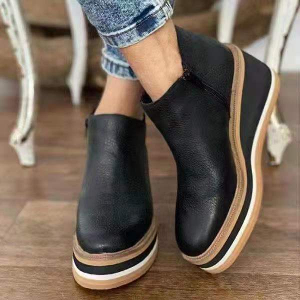 Ansicht der Stiefelette von vorne mit geschlossenem Schaft