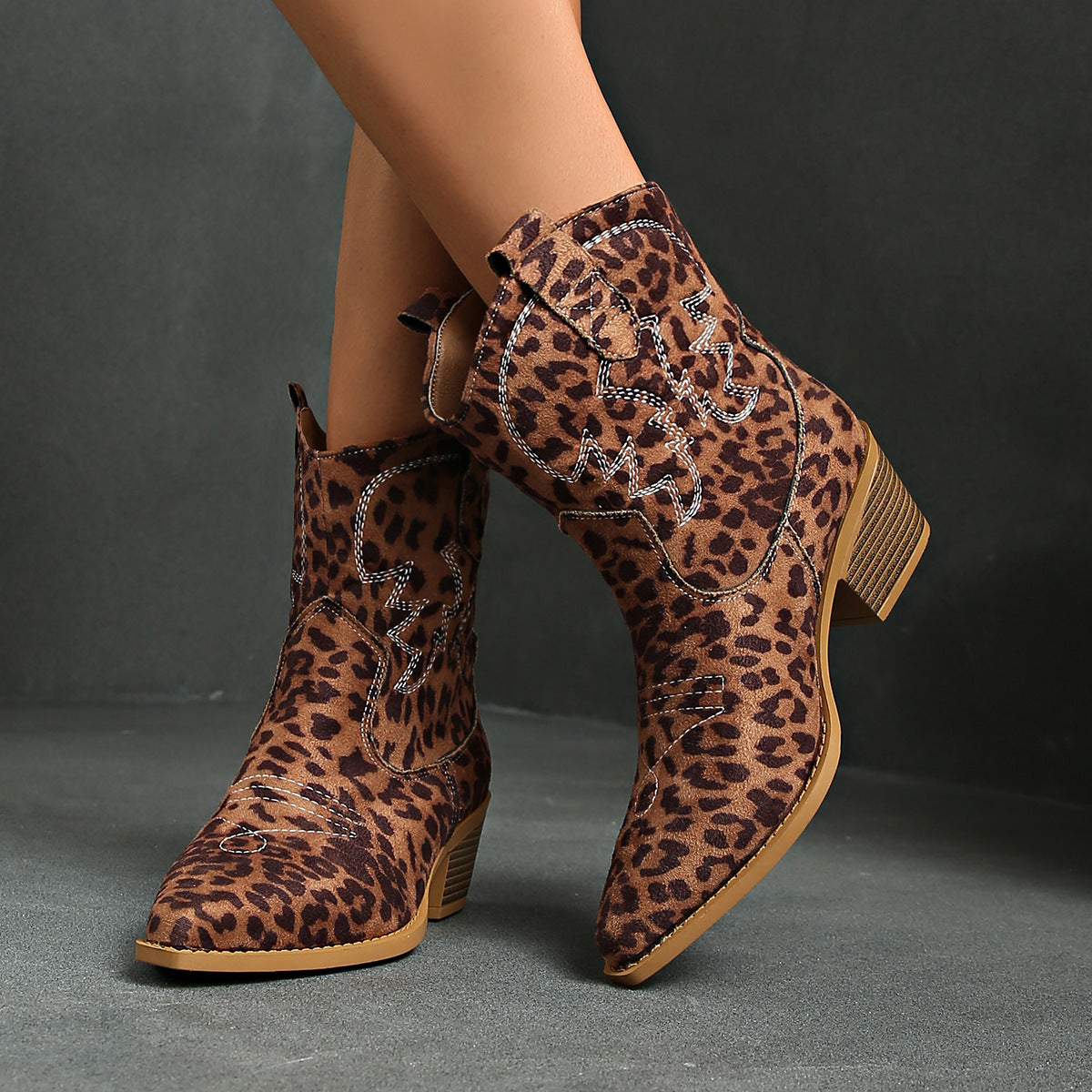 Paar Damen-Westernboots mit Stickerei in der Gesamtansicht