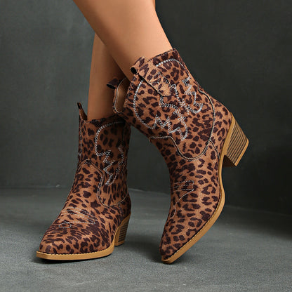 Paar Damen-Westernboots mit Stickerei in der Gesamtansicht