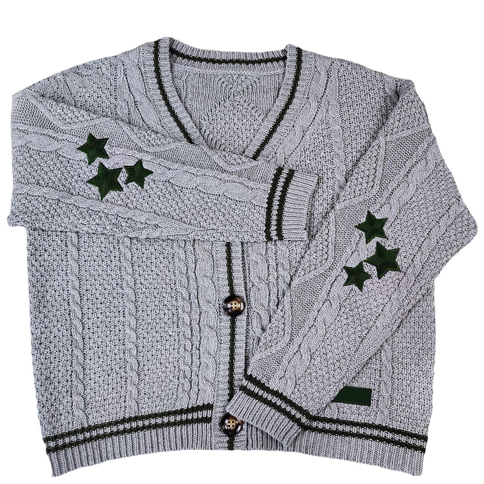 Rückansicht des Oversized-Cardigans mit gleichmässigem Zopfmuster