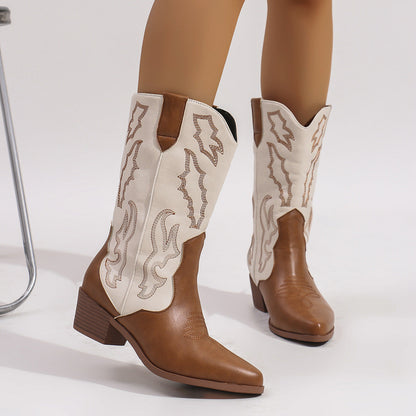 Detailansicht des Schafts und der Stickerei der Damen-Cowboystiefel