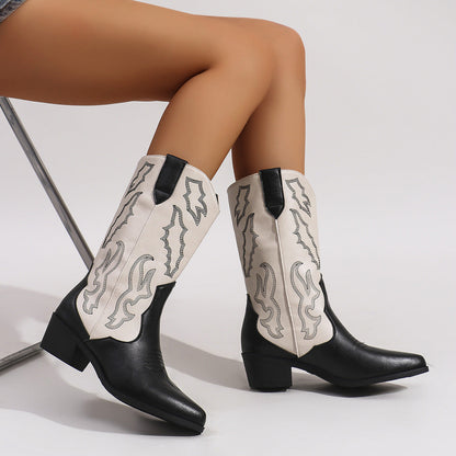 Damen-Cowboystiefel im Westernstil mit dekorativer Stickerei in der Gesamtansicht