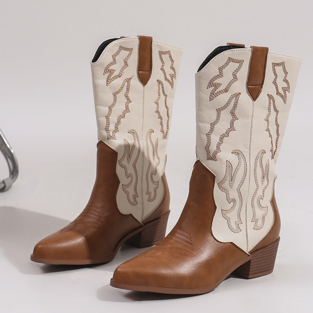 Damen-Cowboystiefel mit spitzer Zehenkappe und markantem Westernstil