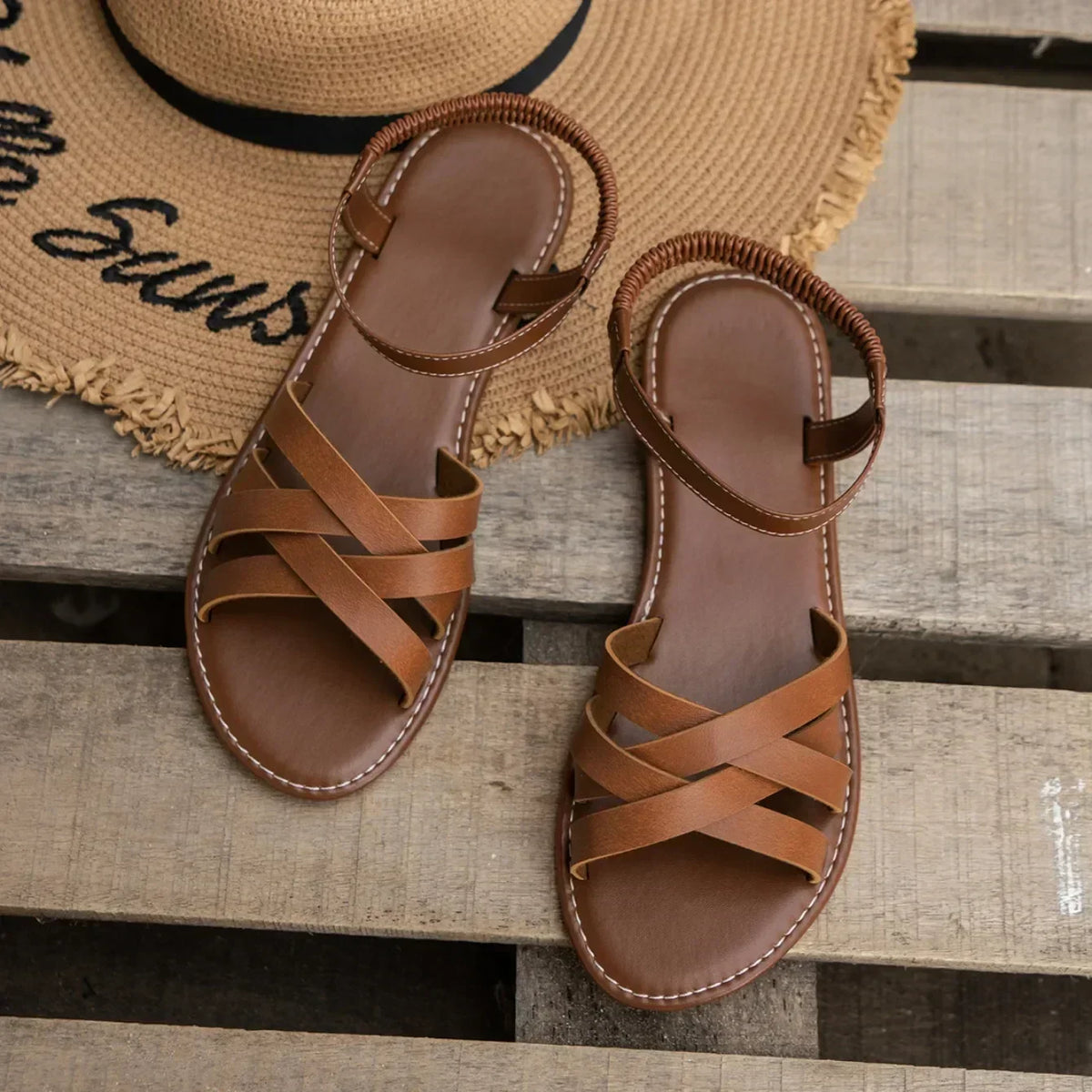 Sohle der Damen Sandalen mit geflochtenen Riemen
