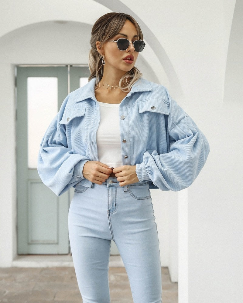 Damen-Kurzjacke mit praktischem Taschen- und Knopfdesign