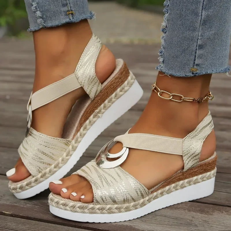 Damen Sandalen mit rutschfester Sohle und breitem Fussbett