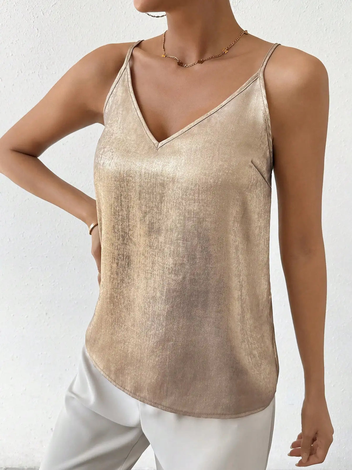 Satin-Top mit schmalen Trägern und V-Ausschnitt, Rückansicht