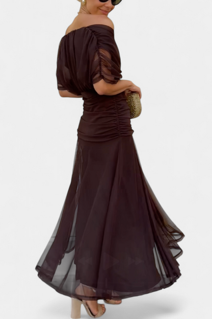 Bodenlanges Damenkleid mit Blumenprint und femininem Schnitt