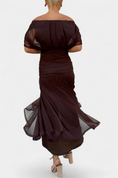 Detailansicht des V-Ausschnitts am geblümten Damen-Maxikleid