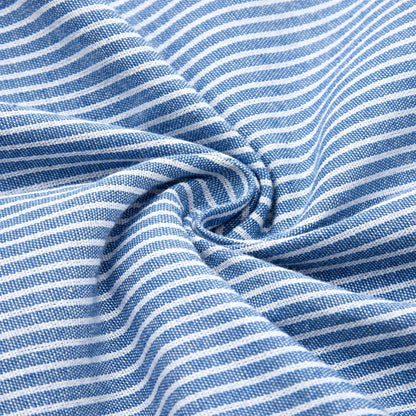 Detailansicht vom gestreiften Midi Kleid mit Knopfleiste und Taschen