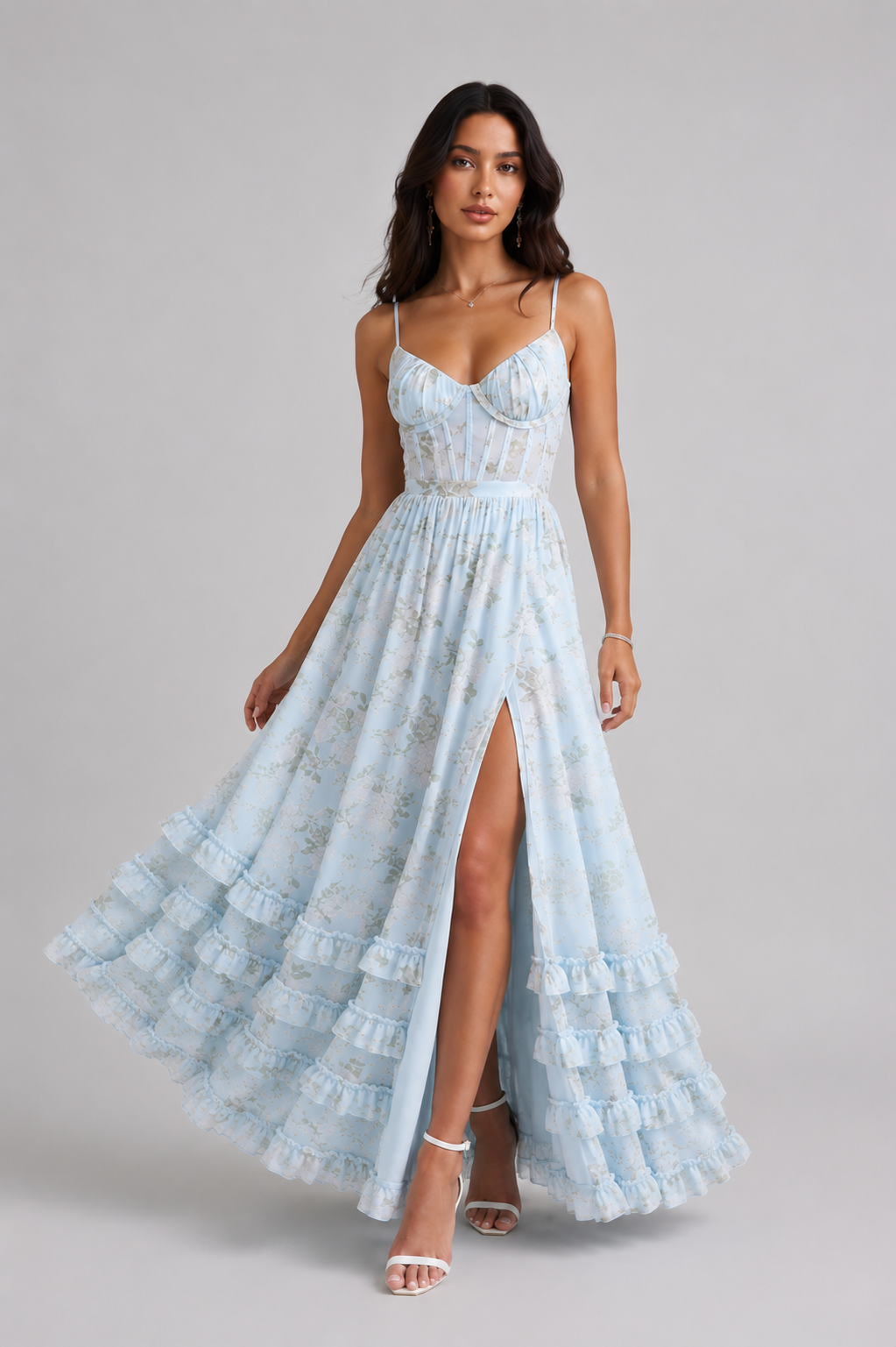 Damen-Maxikleid mit Spaghettiträgern als Outfit für Ferien oder Sommer
