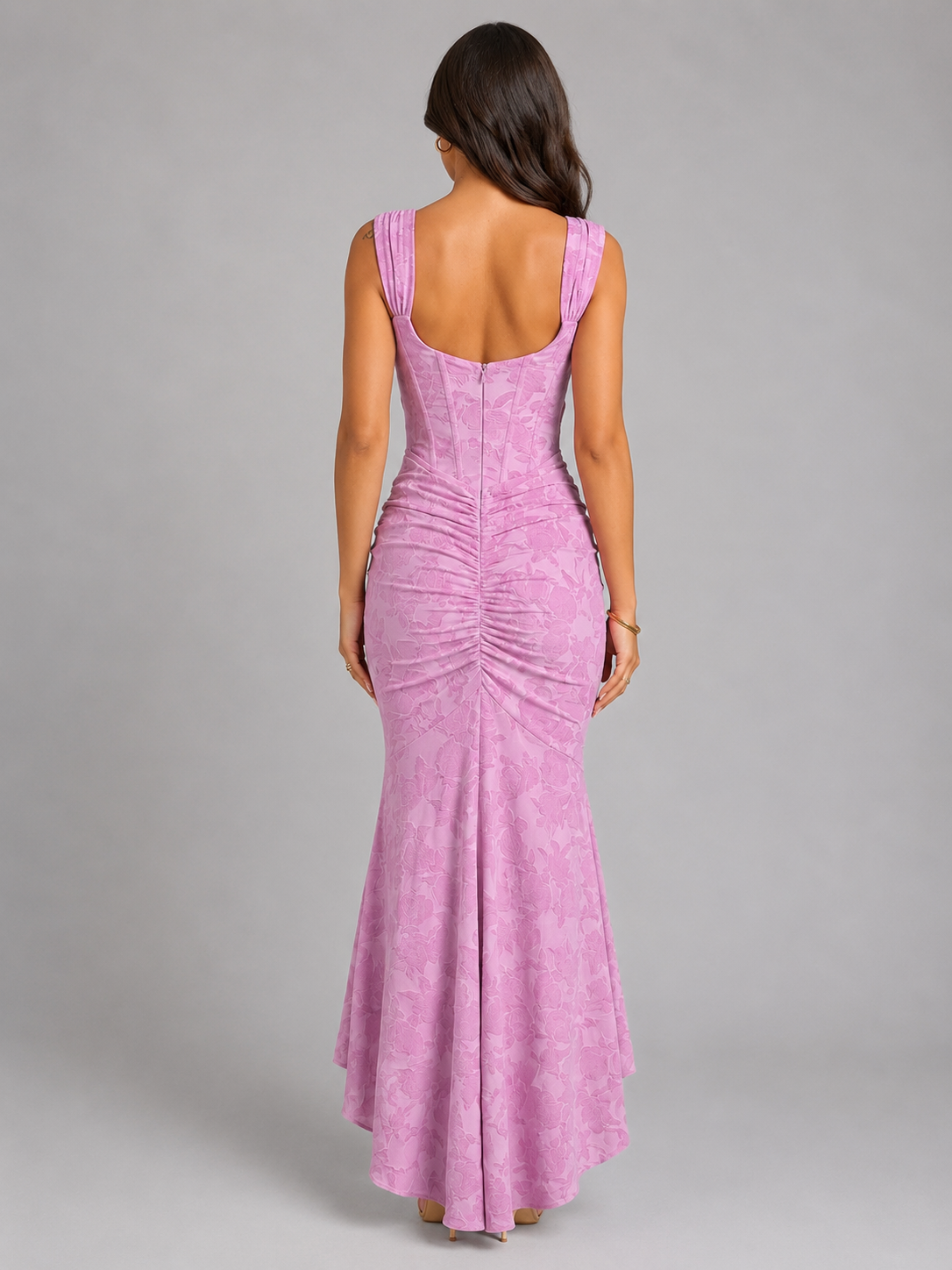 Langes Damenkleid mit floralem Muster und figurbetonter Corsage