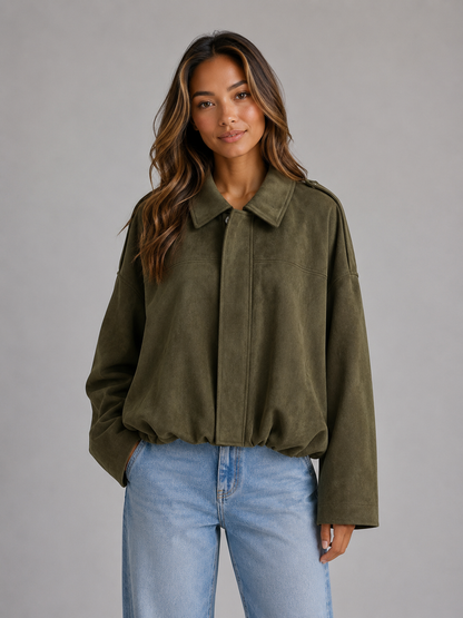 Damen Bomberjacke in Wildleder Optik mit oversized Passform frontal gezeigt