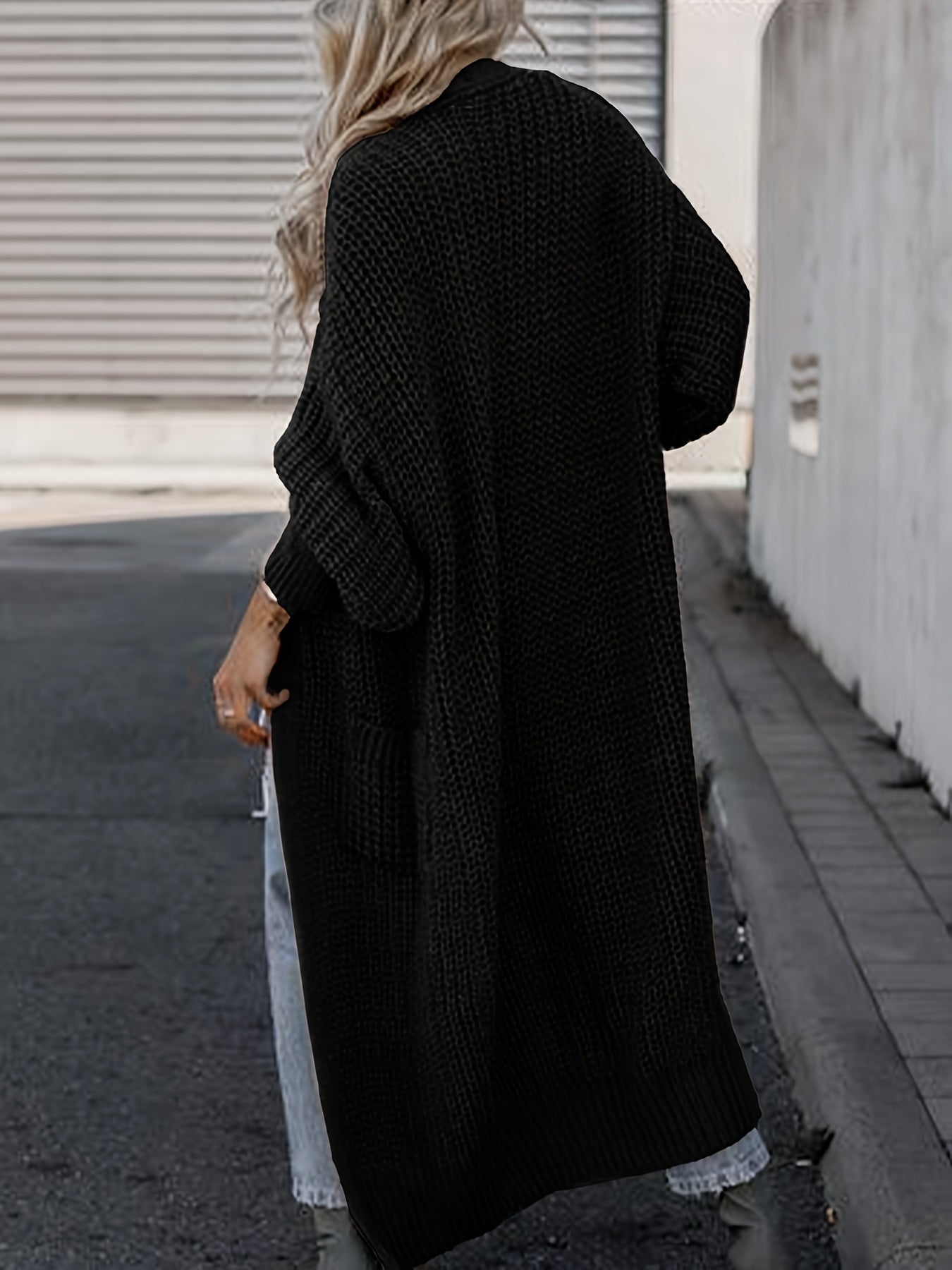 Langer Damen-Cardigan mit praktischen Seitentaschen