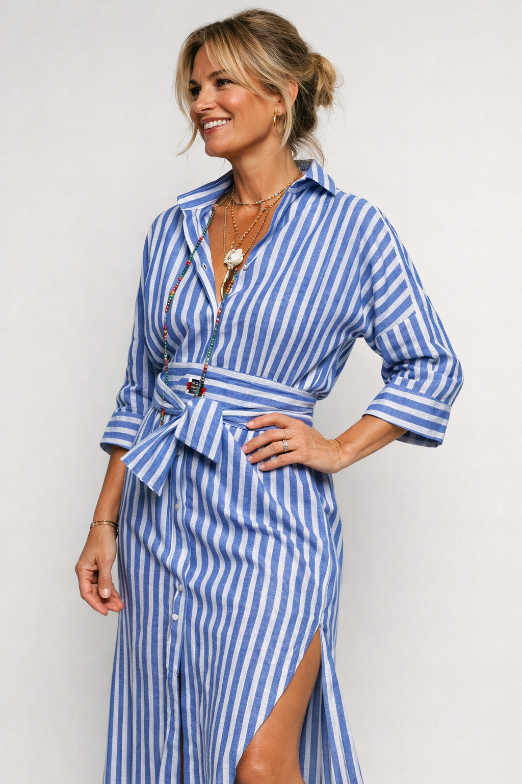 Midi-Kleid mit gestreiftem Schleifengürtel
