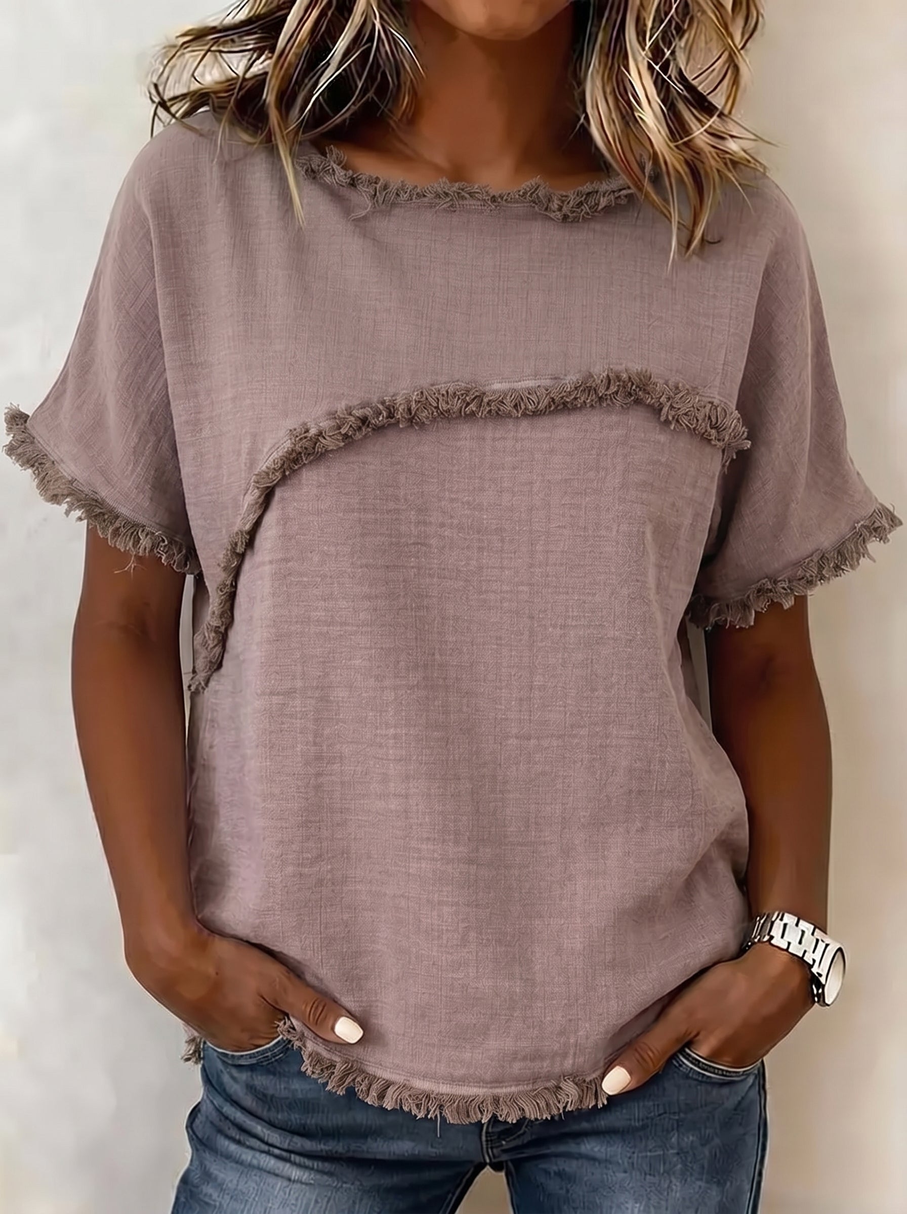 Damen T-Shirt mit Fransen und lockerer Passform in Vorderansicht