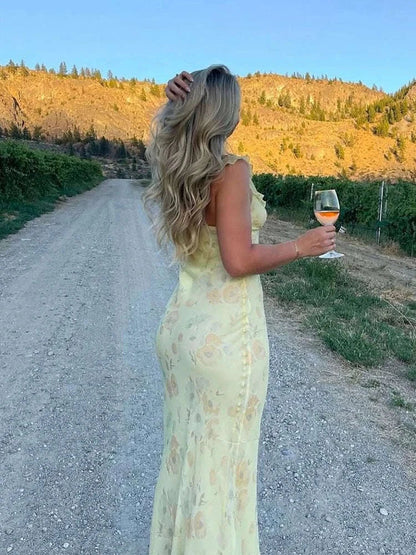 Maxikleid mit Blumenmuster, tiefem Ausschnitt und Rückenausschnitt