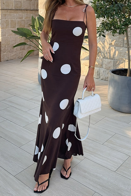 Maxikleid mit Spaghettiträgern und Polka Dot Muster für einen femininen Look