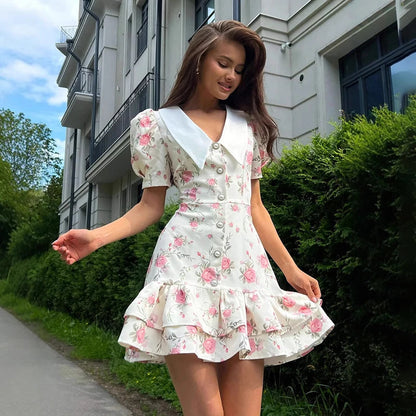 Minikleid mit Puffärmeln und Rüschendetail