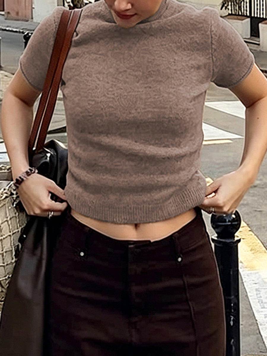Damen-Strickpullover mit kurzen Ärmeln und Stehkragen in Khaki von vorne