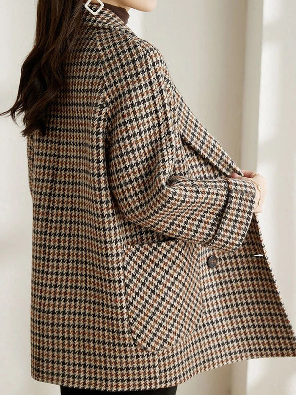 Hahnentritt-Blazer mit weitem Revers und hochgekrempelten Ärmeln