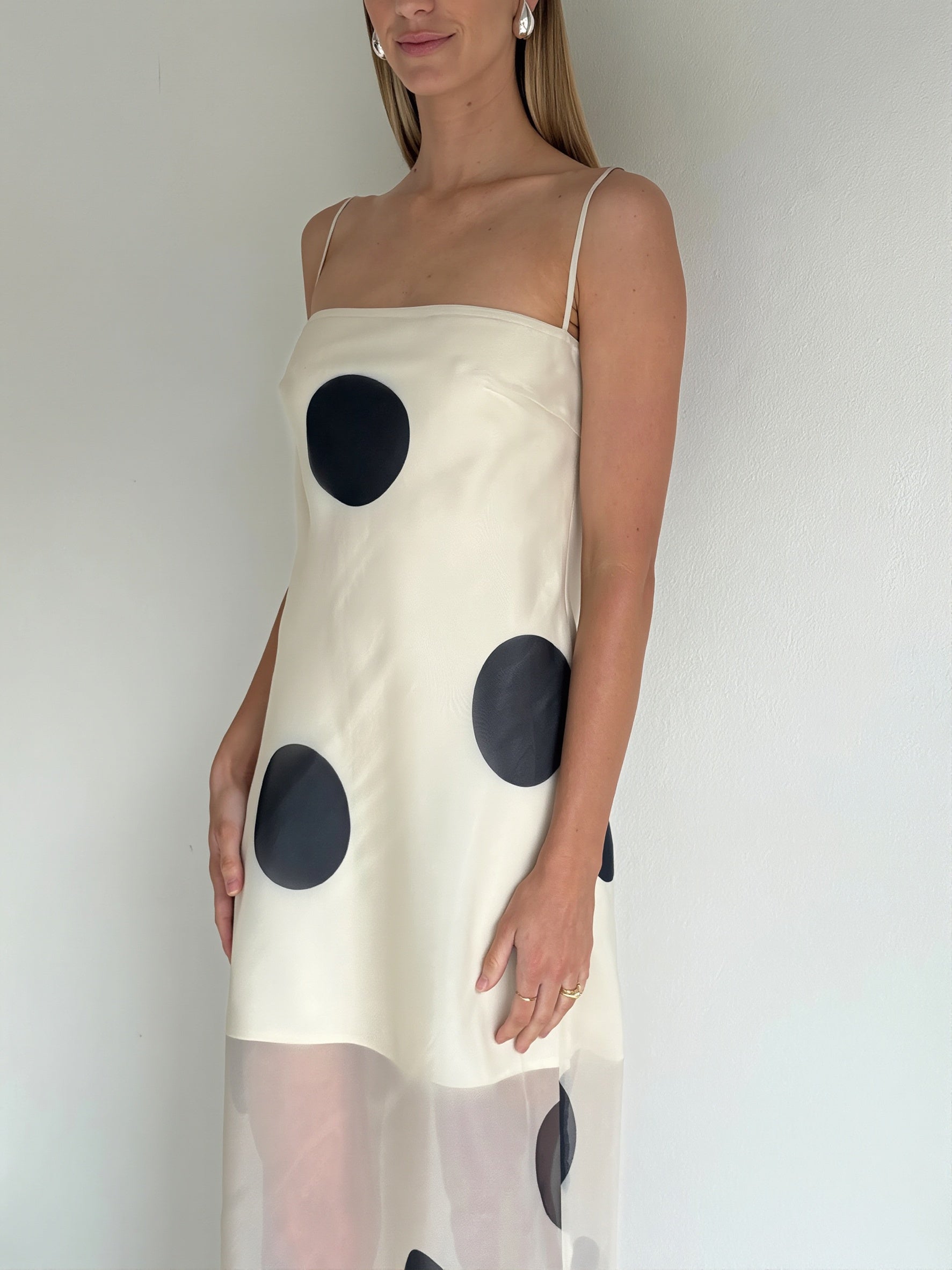 Fliessendes Damen-Maxikleid mit Polka Dots in eleganter Maxi-Länge