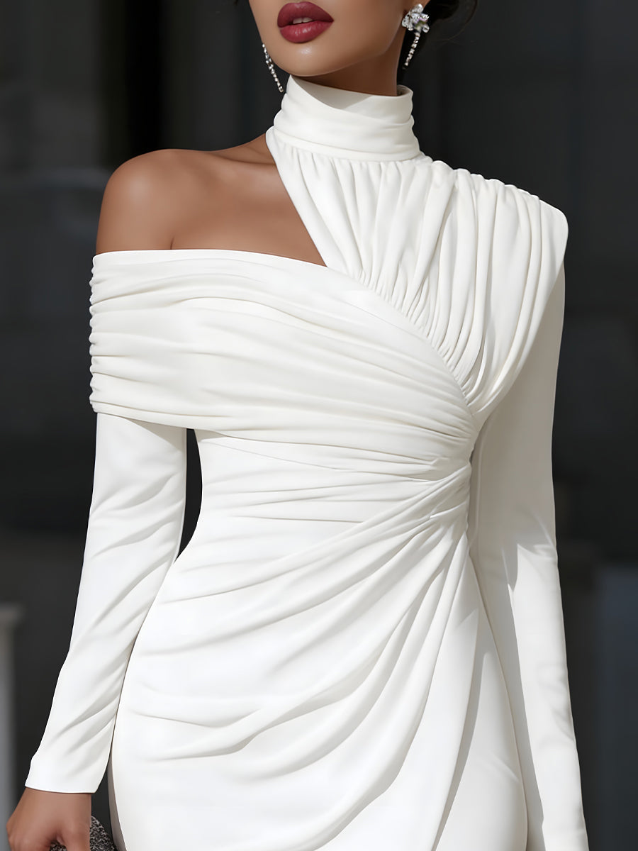 Asymmetrisches, drapiertes Abendkleid mit hohem Kragen und One-Shoulder-Design