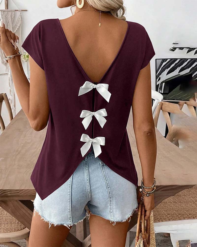 Detailaufnahme vom V-Ausschnitt des Damen T-Shirts