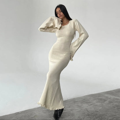 Elfenbeinfarbenes Maxikleid mit offenem Rücken und Wolkenmuster-Strick