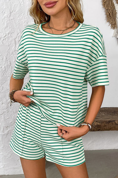Damen Shorts-Set aus Strick mit gestreiftem Kurzarmoberteil und Shorts, Vorderansicht