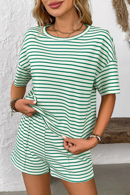 Damen Shorts-Set aus Strick mit gestreiftem Kurzarmoberteil und Shorts, Vorderansicht