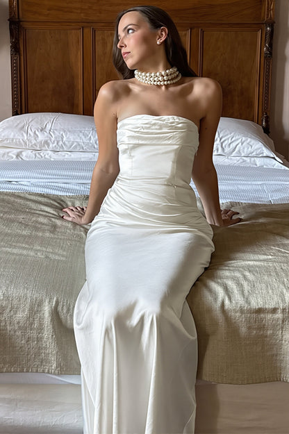 Figurbetontes Satin-Maxikleid für Damen, schulterfrei, Detailansicht vom Oberteil