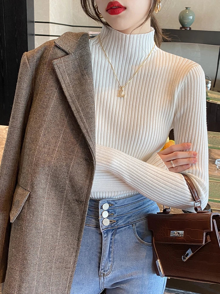 Figurbetonter Strickpullover mit Rollkragen für Damen