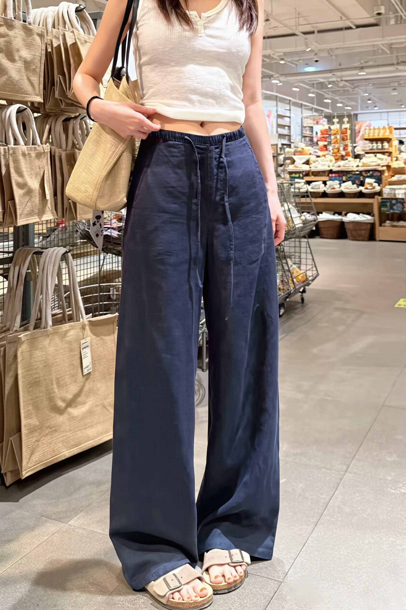 Damenhose mit hoher Taille und Straight-Leg-Passform, Rückansicht