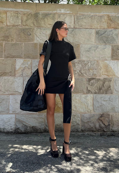 Elegantes Martini-Minikleid mit moderner Silhouette